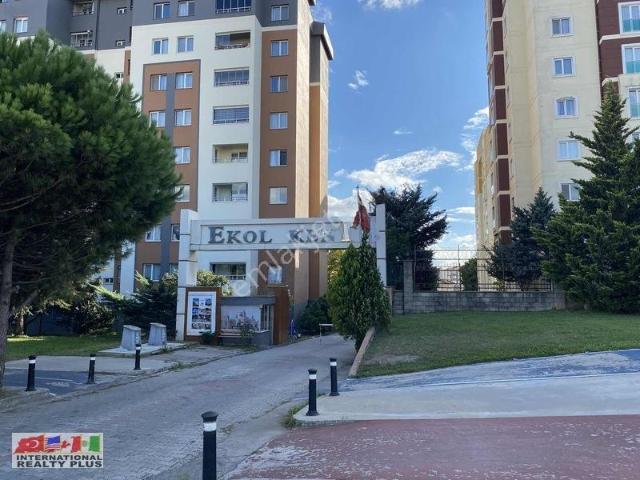 Viaportun Karşısında Eşyalı Kiralık 2+1 Daire