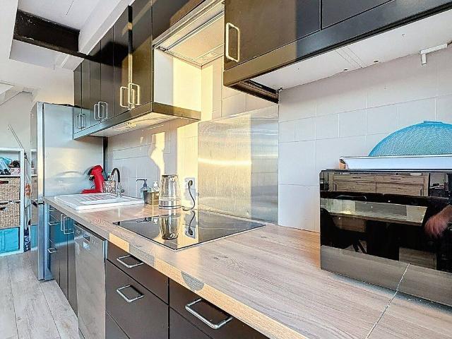 Vias Centre – Duplex meublé 120 m² – 4 chambres – Location temporaire dès 1 mois