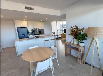 Vibrant and modern top floor 3 bedroom apartment located in Botany
