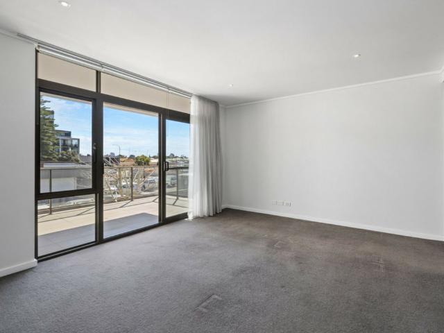 Vibrant Apartment In The Heart of Victoria Park