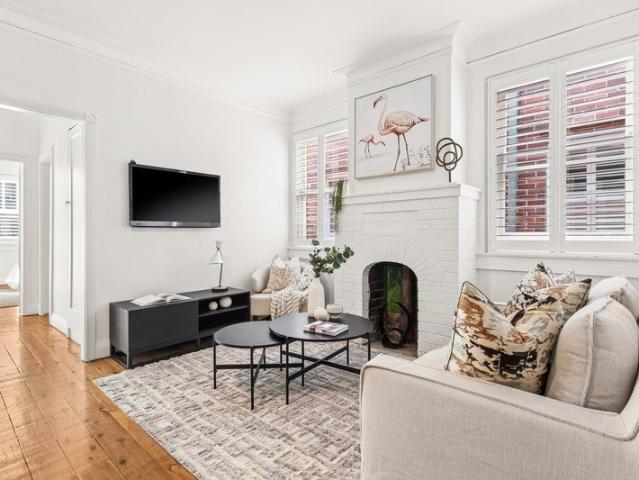 Vibrant Apartment of Distinct Character in a Ground Floor Setting
