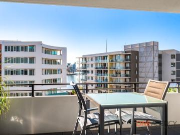 Cockle Creek, Newcastle - Equipped kitchen