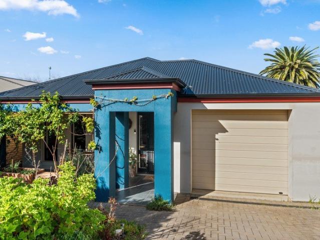 Vibrant Coastal Living in the Heart of Port Noarlunga with Solar & Battery