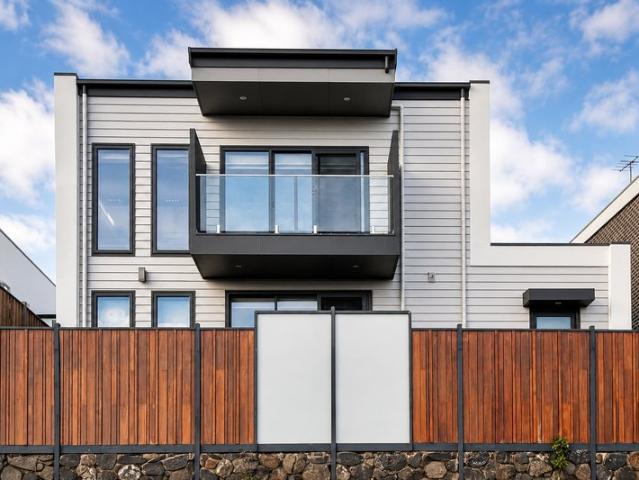 Vibrant Contemporary Living Close to Everything