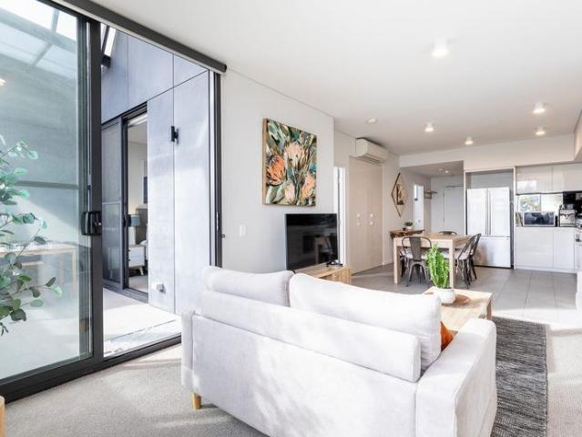 Vibrant Inner City Living in Leederville Furnished