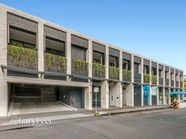 Vibrant lifestyle & location with courtyard