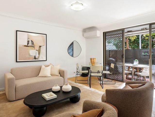 Vibrant living with north courtyard in 'The Running Sheds'