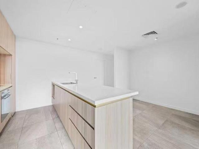 Vibrant Two Bedrooms Apartment Within Footsteps to Darling harbour