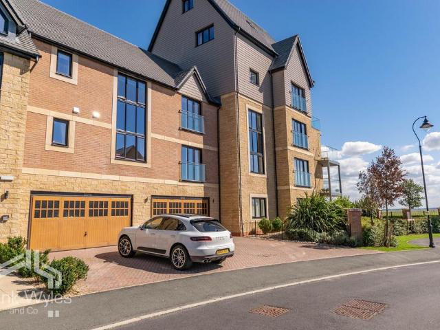 Victory Boulevard, Lytham, Lancashire 2 bed flat to rent £1,250 pcm £288 pw