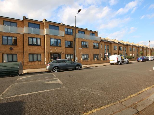 Victory Court, Litchfield Gardens, Willesden, London NW10, 5 bed penthouse to rent, £3,150 pcm | PrimeLocation
