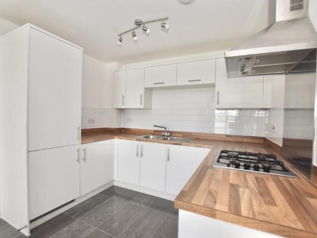 Victory Park Road, Addlestone, United. 2 bed flat to rent £1,550 pcm £358 pw