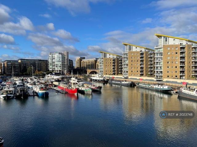 Victory Place, London, E14 2 bed flat to rent £2,750 pcm £635 pw