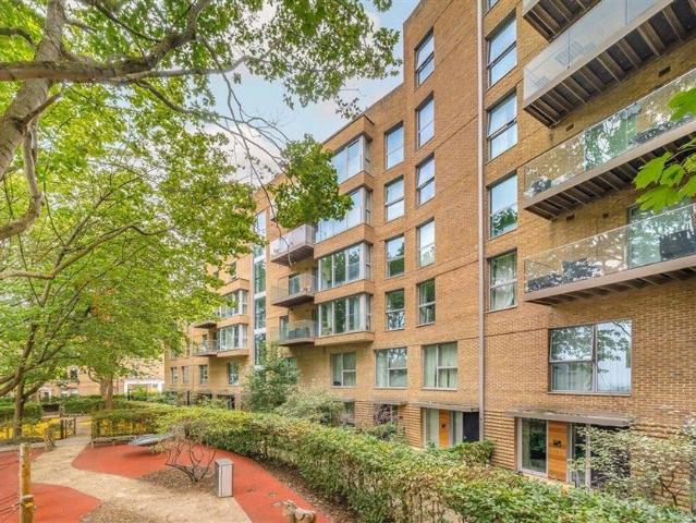 Victory Place, London SE17, 3 bed maisonette to rent, £4,900 pcm | PrimeLocation