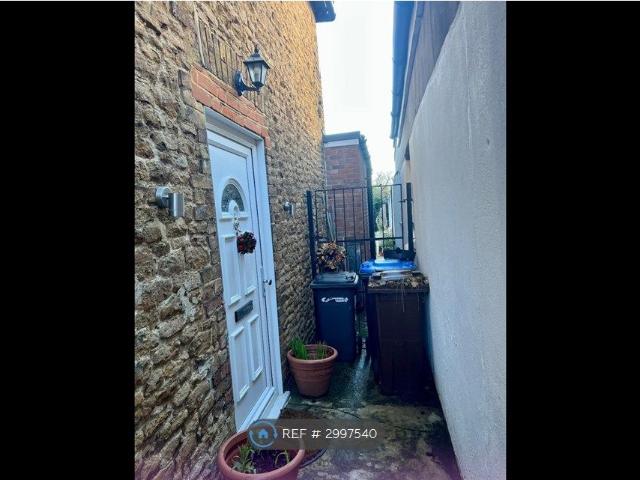 Victory Road, Chertsey KT16, 2 bed semi detached house to rent, £1,800 pcm | PrimeLocation