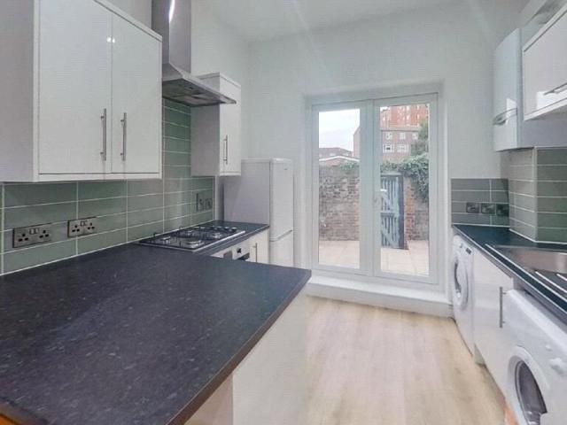 Victory Road, Hampshire PO1 4 bed house to rent £2,300 pcm £531 pw
