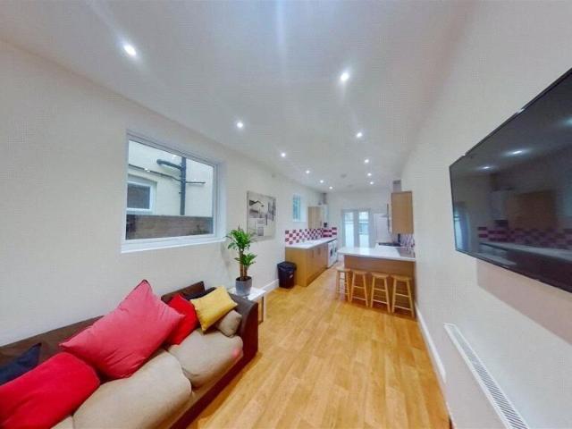 Victory Road, Hampshire PO1 5 bed house to rent £2,750 pcm £635 pw