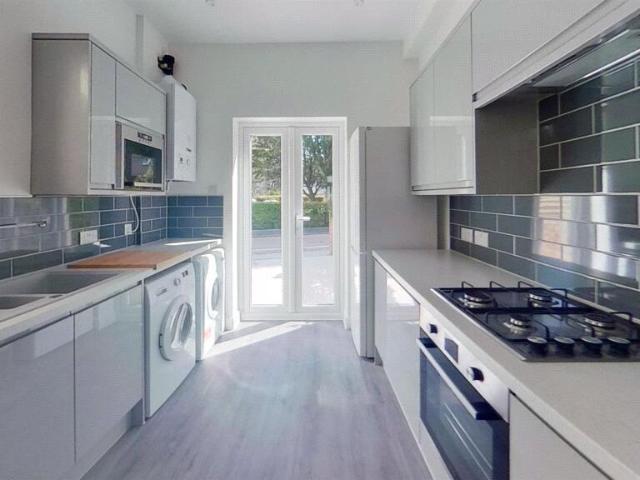 Victory Road, Hampshire PO1 5 bed house to rent £2,800 pcm £646 pw