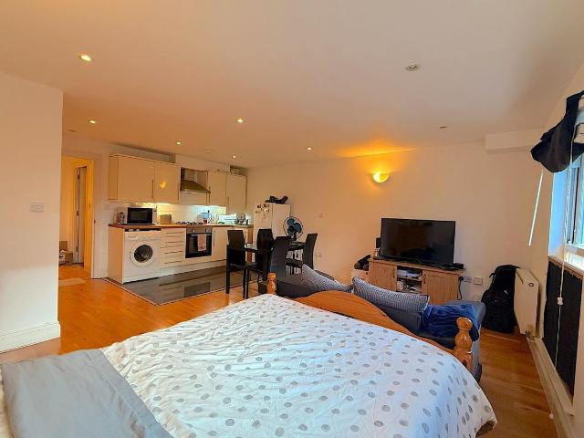 Victory Road Mews, Wimbledon SW19, Studio to rent, £1,375 pcm | PrimeLocation