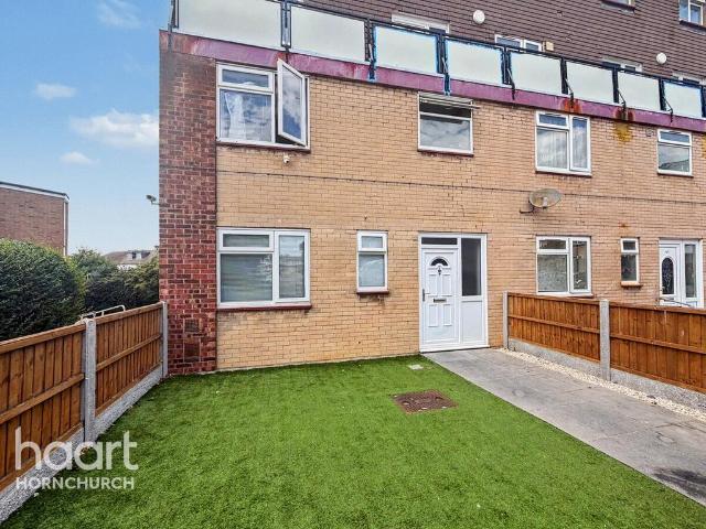 Victor Close, Hornchurch 3 bed maisonette to rent £1,850 pcm £427 pw