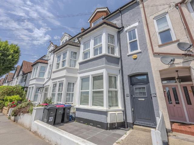 Victor Drive, Leigh On Sea SS9, 2 bed flat to rent, £1,525 pcm | PrimeLocation