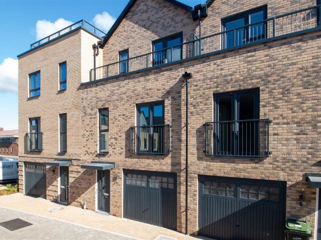 Victor Francis Crescent, Ipswich IP1, 3 bed property to rent, £1,495 pcm | PrimeLocation