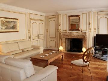 Victor Hugo / Trocadéro/ Raymond Poincaré Appartement de standing 155m2 avec terrasse et parking