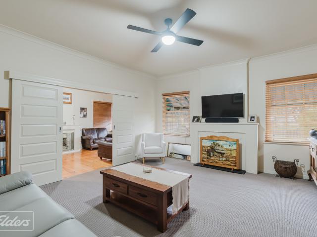 Victor town centre – gorgeous character home