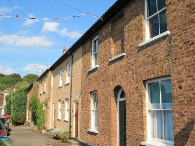 Victoria Terrace, Harrow on the Hill 2 bed house to rent £1,900 pcm £438 pw