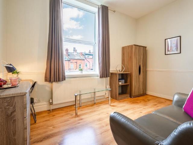 Victoria Terrace, Leeds LS3, 1 bed terraced house to rent, £845 pcm | PrimeLocation