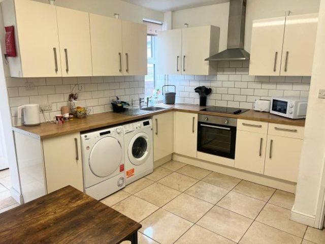 Victoria Terrace, Lincoln, Lincolnshire LN1, 4 bed shared accommodation to rent, £360 pppm | PrimeLocation