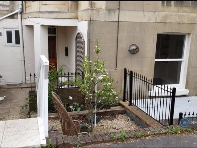 Victoria Walk, Bristol, BS6 2 bed maisonette to rent £1,850 pcm £427 pw