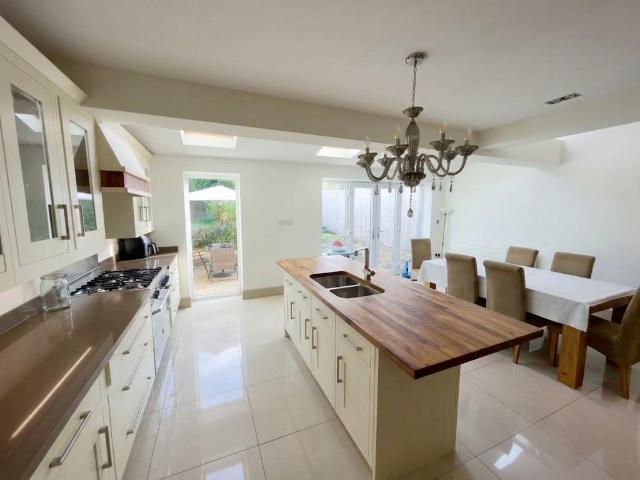Victoria Walk, Leeds LS18 4 bed semi detached house to rent £2,500 pcm £577 pw