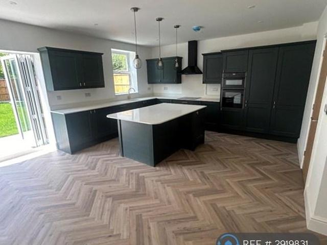 Victoria Avenue, Borrowash, Derby, DE72 4 bed detached house to rent £2,250 pcm £519 pw