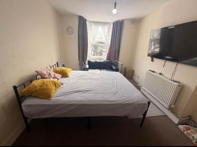 Victoria Avenue, London E6 1 bed in a house share to rent £500 pcm £115 pw