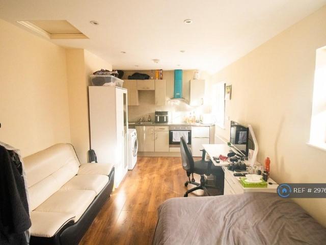 Victoria Avenue, Leicester, LE2 Studio to rent £775 pcm £179 pw