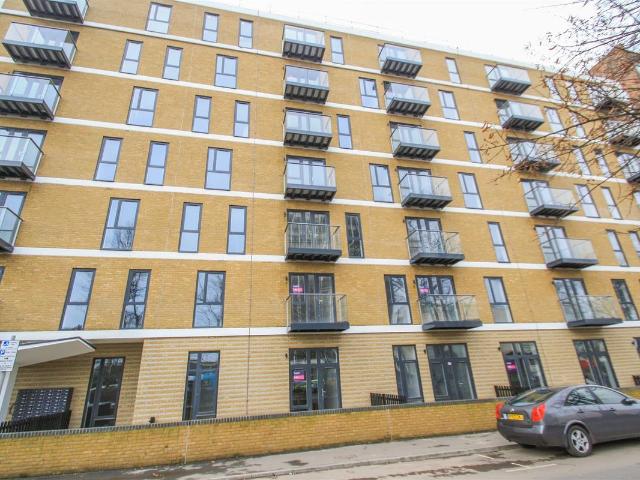 Victoria Avenue, Southend On Sea SS2, 2 bed flat to rent, £1,350 pcm | PrimeLocation