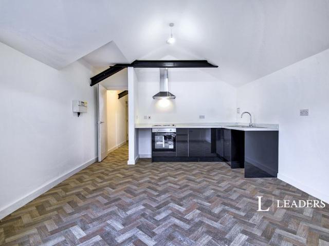 Victoria Avenue, Southend on Sea. 1 bed flat to rent £1,100 pcm £254 pw