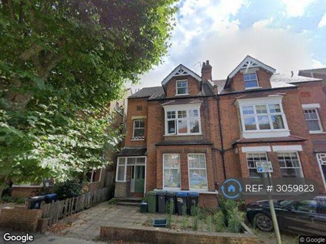 Victoria Avenue, Surbiton, KT6 2 bed flat to rent £1,950 pcm £450 pw
