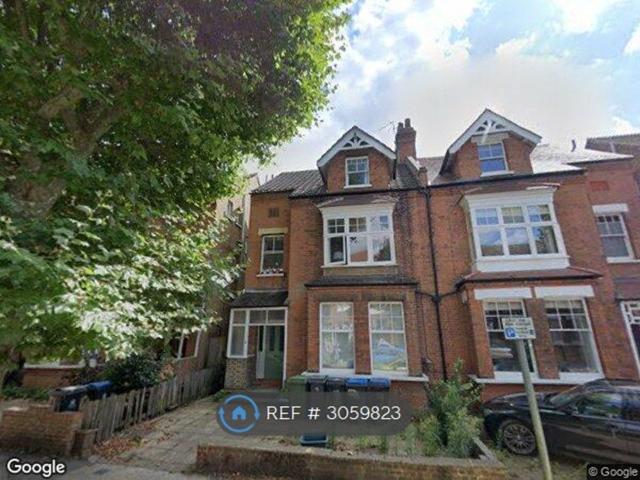 Victoria Avenue, Surbiton KT6, 2 bed flat to rent, £2,100 pcm | PrimeLocation