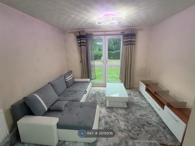 Victoria Chase, Colchester CO1, 2 bed flat to rent, £1,200 pcm | PrimeLocation