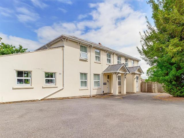 Victoria Court, Victoria Road, Malvern WR14, 2 bed flat to rent, £1,100 pcm | PrimeLocation