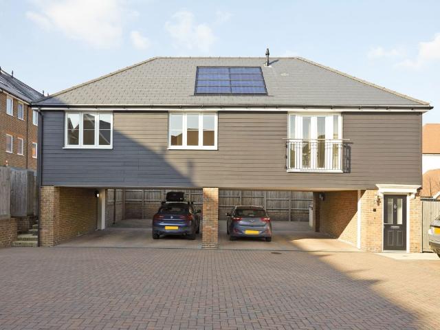 Victoria Court, Dunton Green, Sevenoaks TN14, 2 bed maisonette to rent, £2,150 pcm | PrimeLocation
