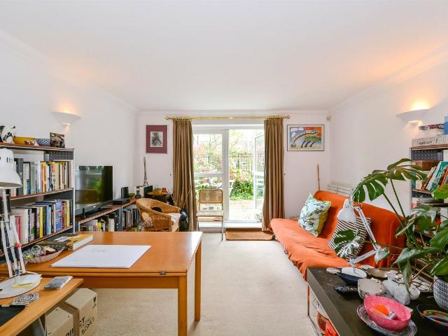 Victoria Court, Islington Central N1, 1 bed maisonette to rent, £2,500 pcm | PrimeLocation