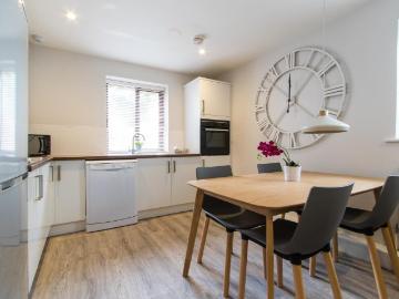 Victoria Court Mews, Leeds LS6 3 bed house to rent £2,275 pcm £525 pw