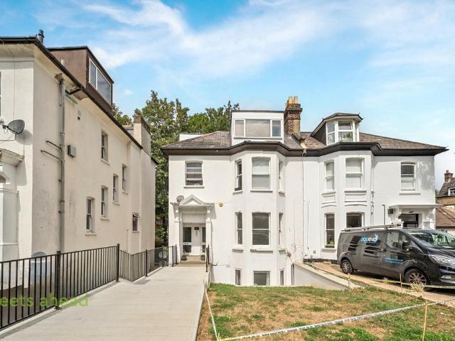Victoria Crescent, London, SE19 3 bed apartment to rent £2,000 pcm £462 pw
