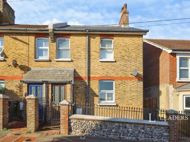 Victoria Drive, Eastbourne, East. 3 bed terraced house to rent £1,500 pcm £346 pw