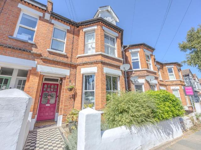 Victoria Drive, Leigh On Sea SS9, 2 bed property to rent, £1,350 pcm | PrimeLocation