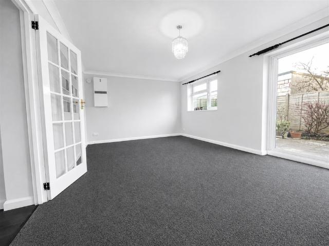Victoria Gardens, Hounslow