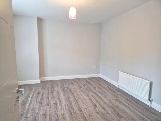 Victoria Gate, Waterside, Derry, BT47 2TP