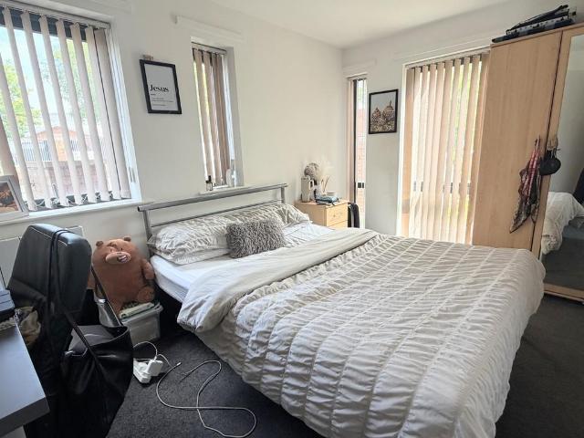 Victoria Groves, Grove Village 4 bed apartment to rent £2,514 pcm £580 pw